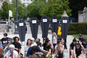 GRENOBLE_Marche_2021-05-09_crédit_Julien-Pionchon_Cercueils